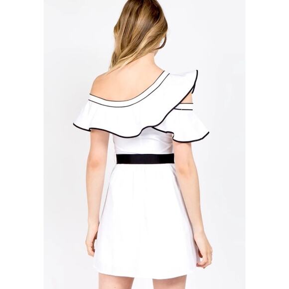 Few Moda New York Asymmetric frilled off shoulder white black dress size small - Picture 12 of 12